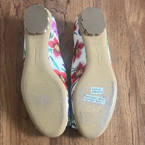 Salvatore Ferragamo White Floral Vara Bow Flats with Multicolor Blooms - Picture 2 of 3
